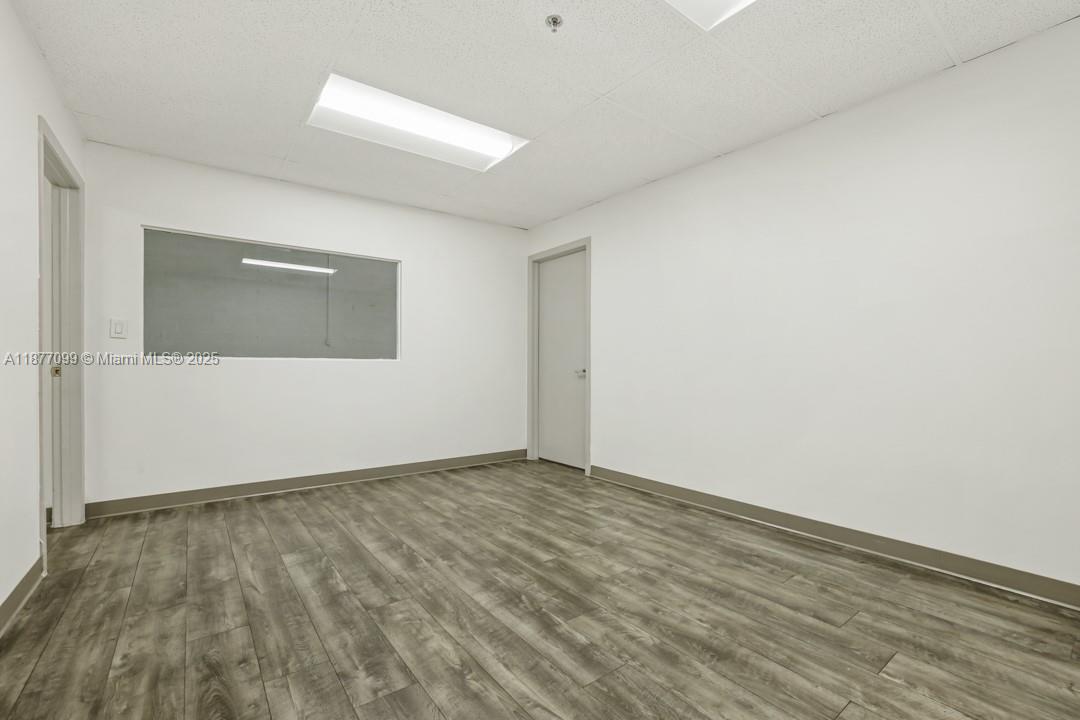 See details 7995-7999 / sq. ft. $ 2025-09-11 0 Photo