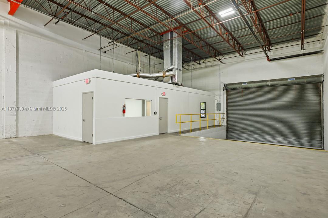 See details 7995-7999 / sq. ft. $ 2025-09-11 0 Photo