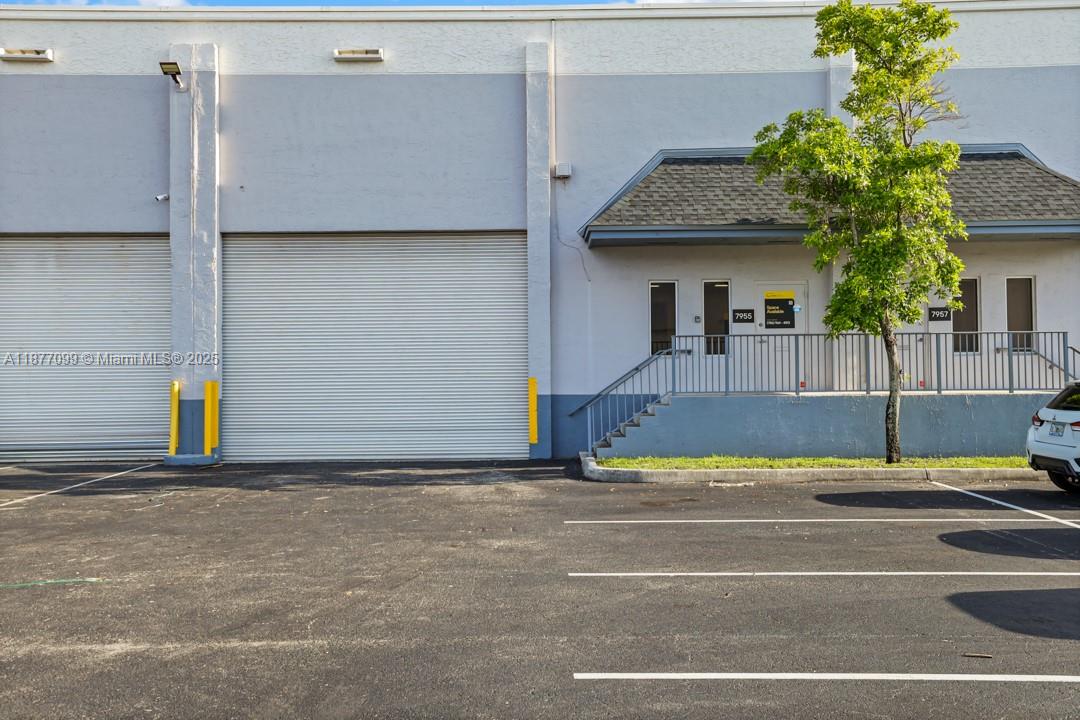 See details 7995-7999 / sq. ft. $ 2025-09-11 0 Photo