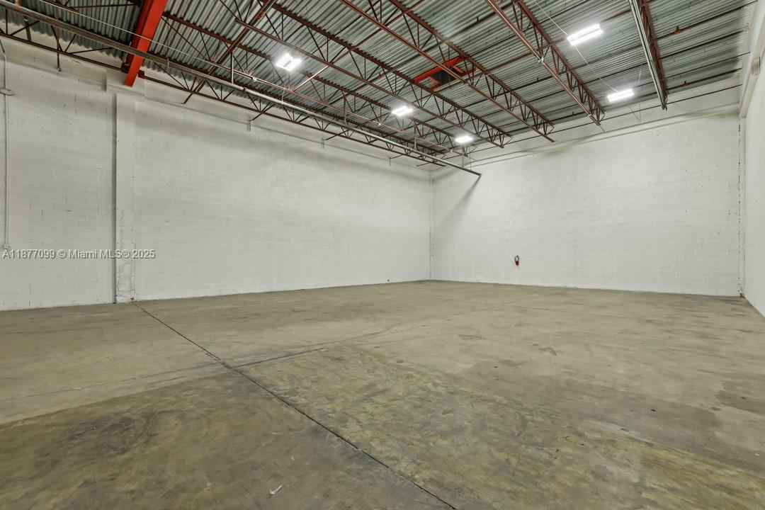 See details 7995-7999 / sq. ft. $ 2025-09-11 0 Photo