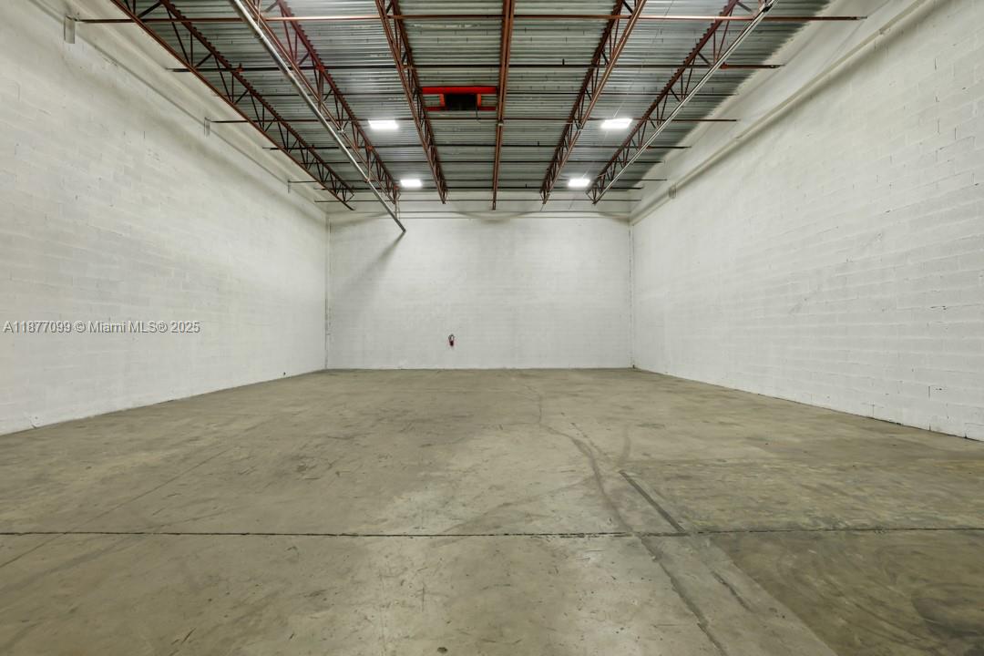 See details 7995-7999 / sq. ft. $ 2025-09-11 0 Photo