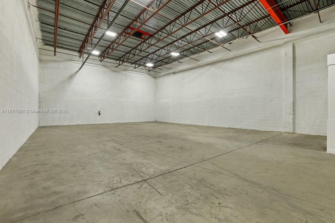 See details 7995-7999 / sq. ft. $ 2025-09-11 0 Photo