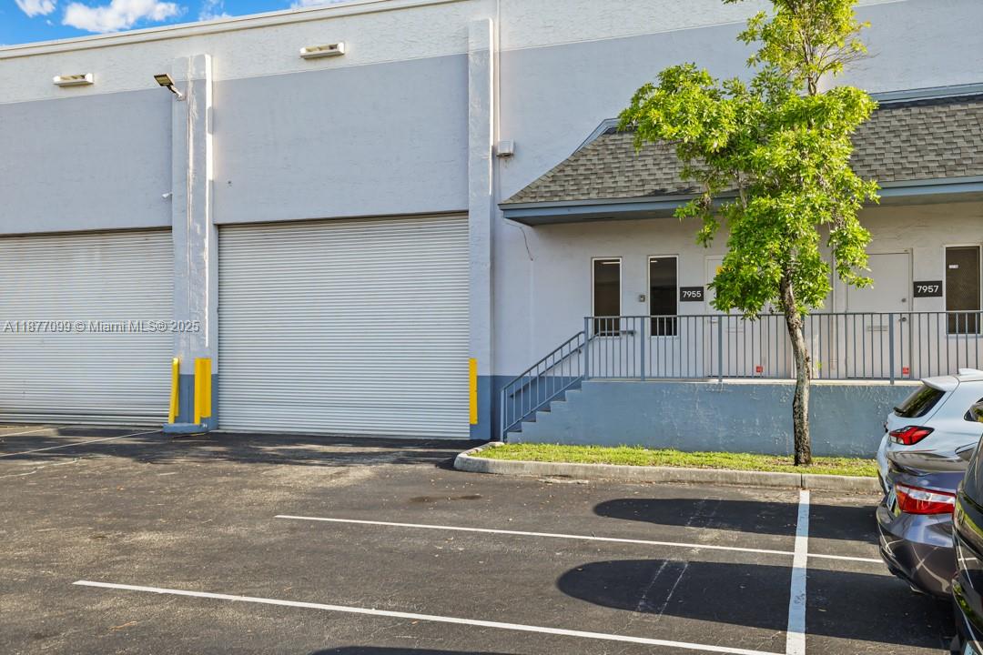 See details 7995-7999 / sq. ft. $ 2025-09-11 0 Photo