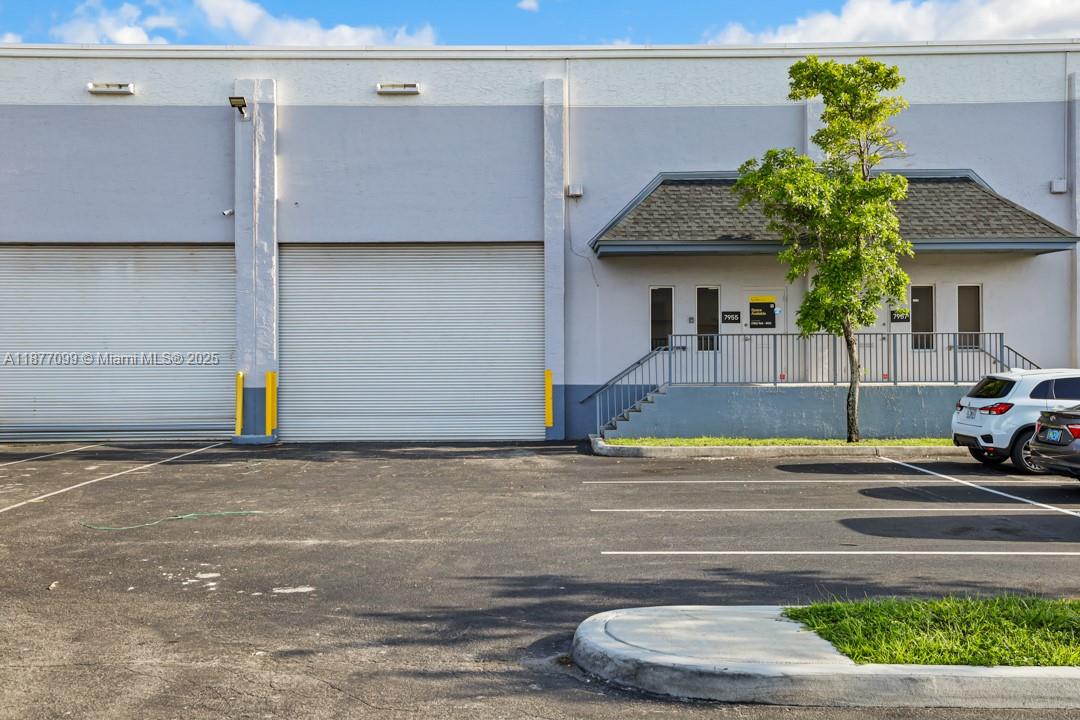 See details 7995-7999 / sq. ft. $ 2025-09-11 0 Photo