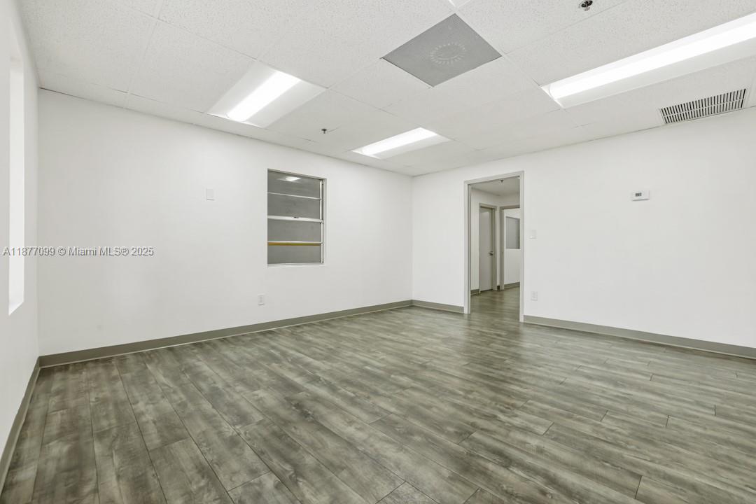 See details 7995-7999 / sq. ft. $ 2025-09-11 0 Photo
