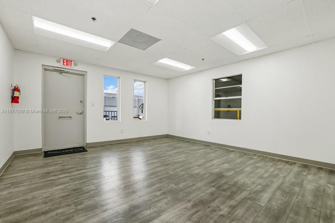 See details 7995-7999 / sq. ft. $ 2025-09-11 0 Photo