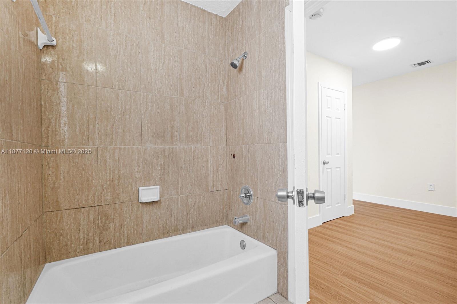  /  2153 sq. ft. $ 2025-09-11 0 Photo