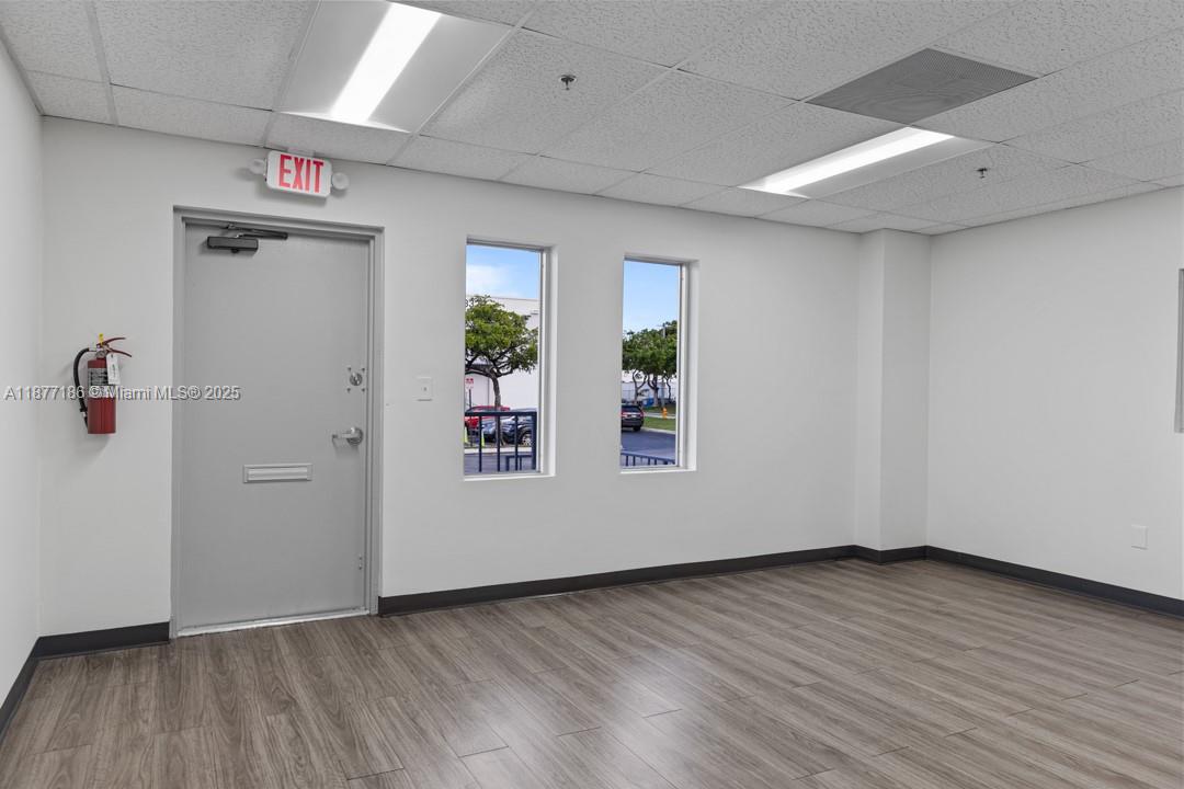 See details 8266 / sq. ft. $ 2025-10-10 0 Photo
