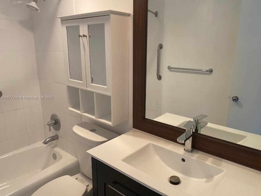 Photo of 3001 Ocean Dr  #833, Hollywood, Florida, 33019 - 