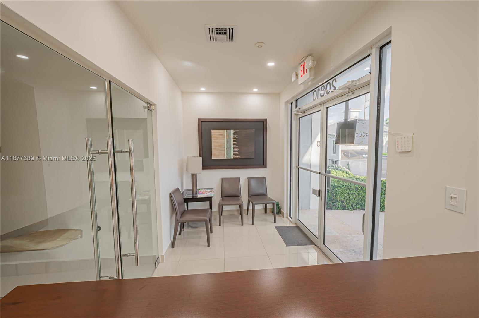 See details   /   sq. ft. $ 2025-09-12 0 Photo