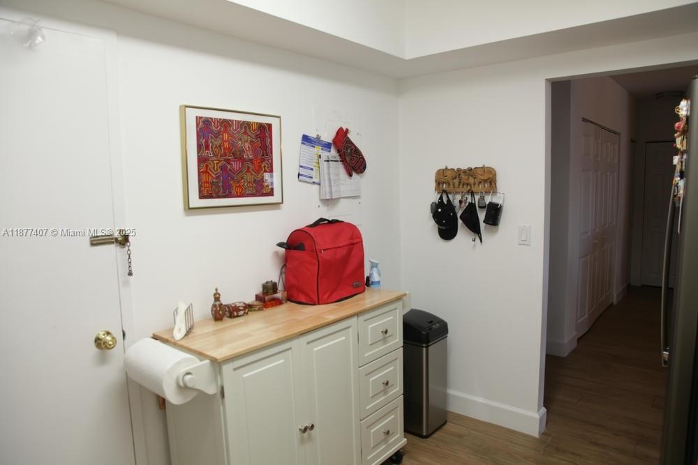 9M 1 / 2 870 sq. ft. $ 2025-09-12 0 Photo