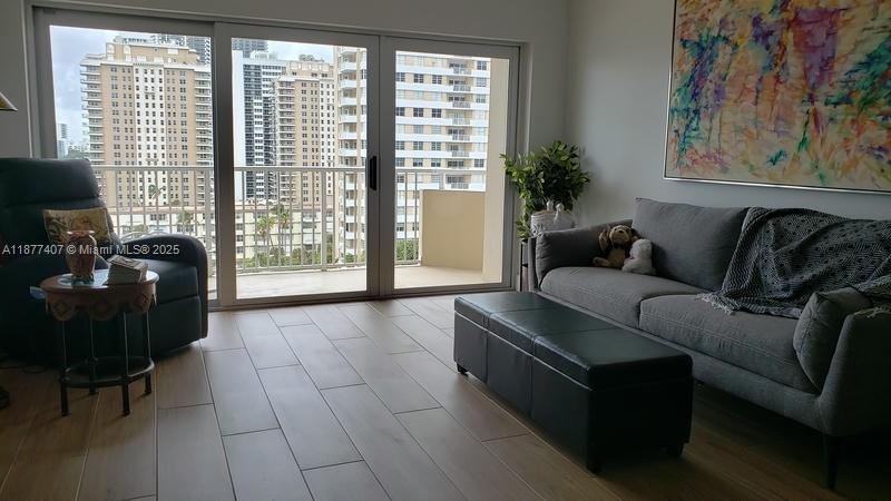 9M 1 / 2 870 sq. ft. $ 2025-09-12 0 Photo