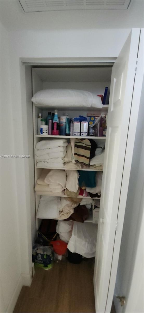 9M 1 / 2 870 sq. ft. $ 2025-09-12 0 Photo