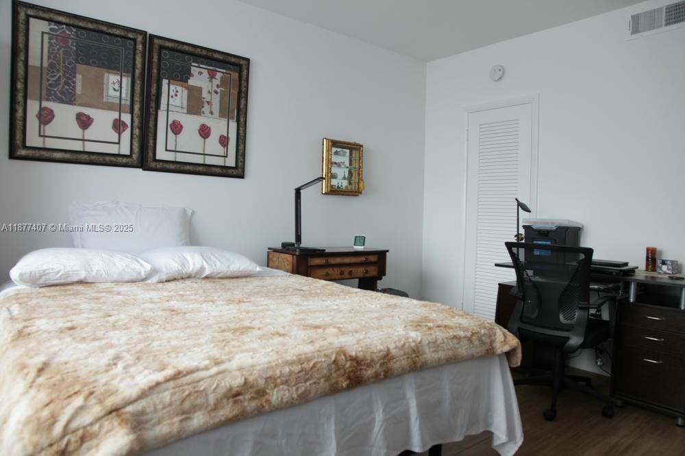 9M 1 / 2 870 sq. ft. $ 2025-09-12 0 Photo