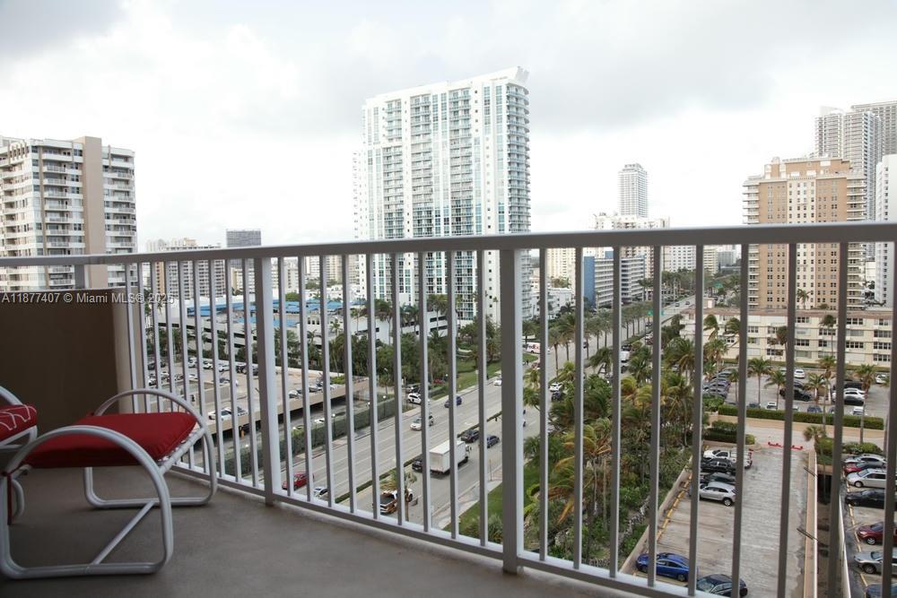9M 1 / 2 870 sq. ft. $ 2025-09-12 0 Photo
