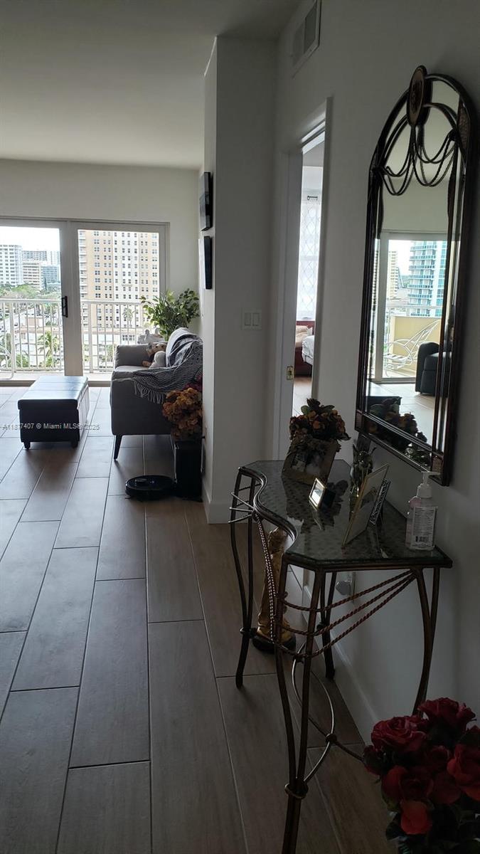 9M 1 / 2 870 sq. ft. $ 2025-09-12 0 Photo