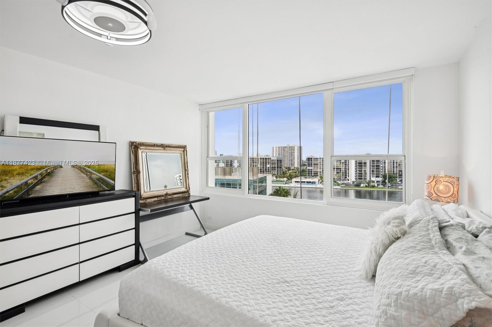 Photo of 3505 Ocean Dr  #901, Hollywood, Florida, 33019 - 