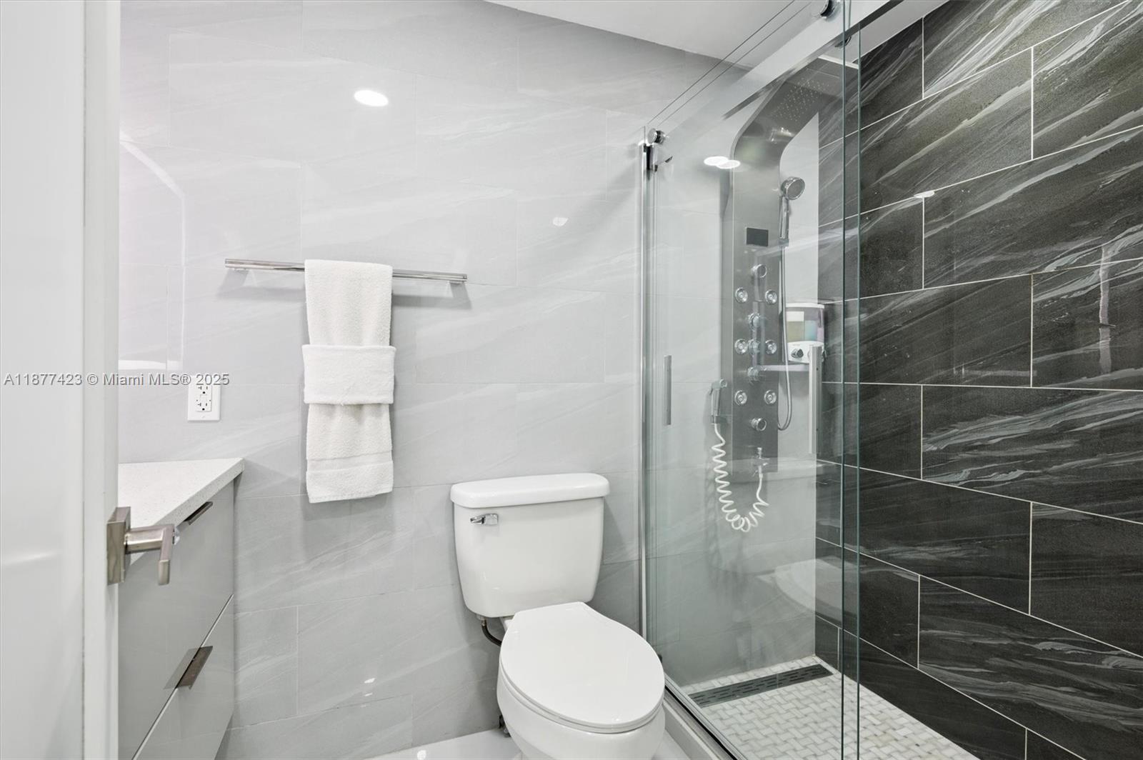 Photo of 3505 Ocean Dr  #901, Hollywood, Florida, 33019 - 