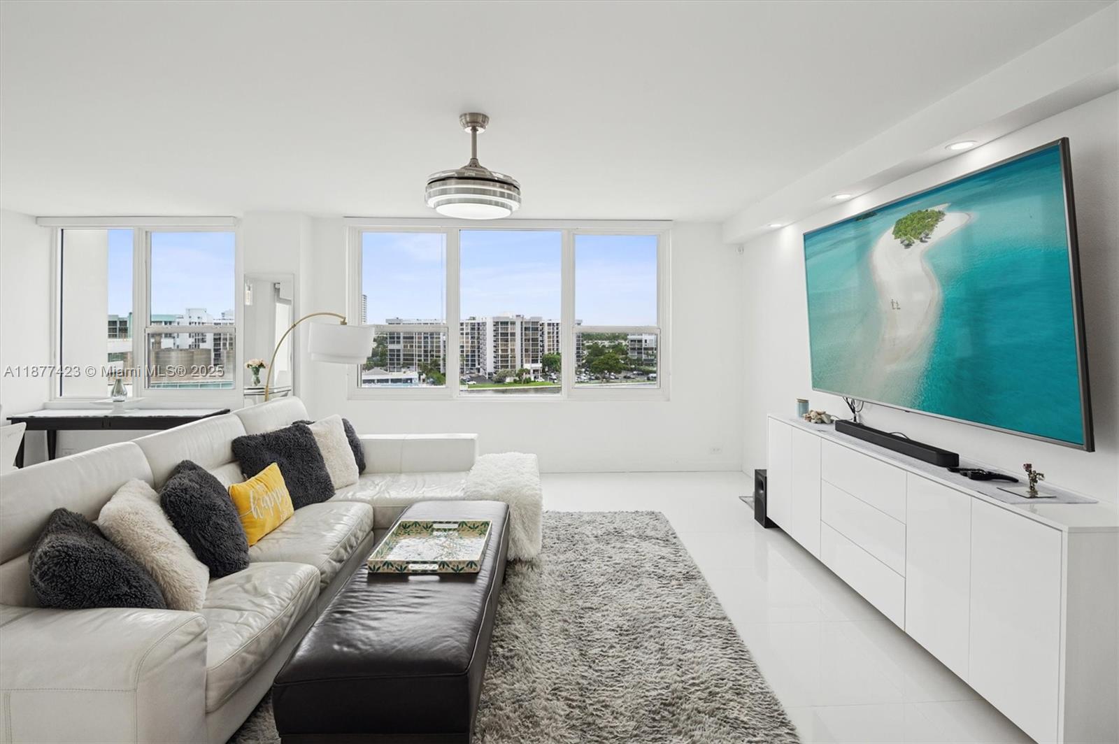 Photo of 3505 Ocean Dr  #901, Hollywood, Florida, 33019 - 