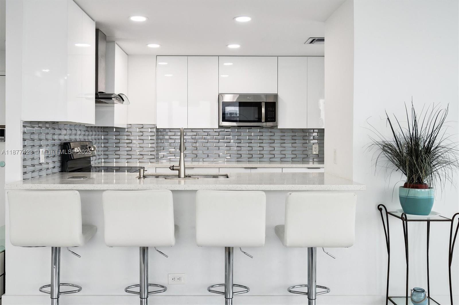Photo of 3505 Ocean Dr  #901, Hollywood, Florida, 33019 - 