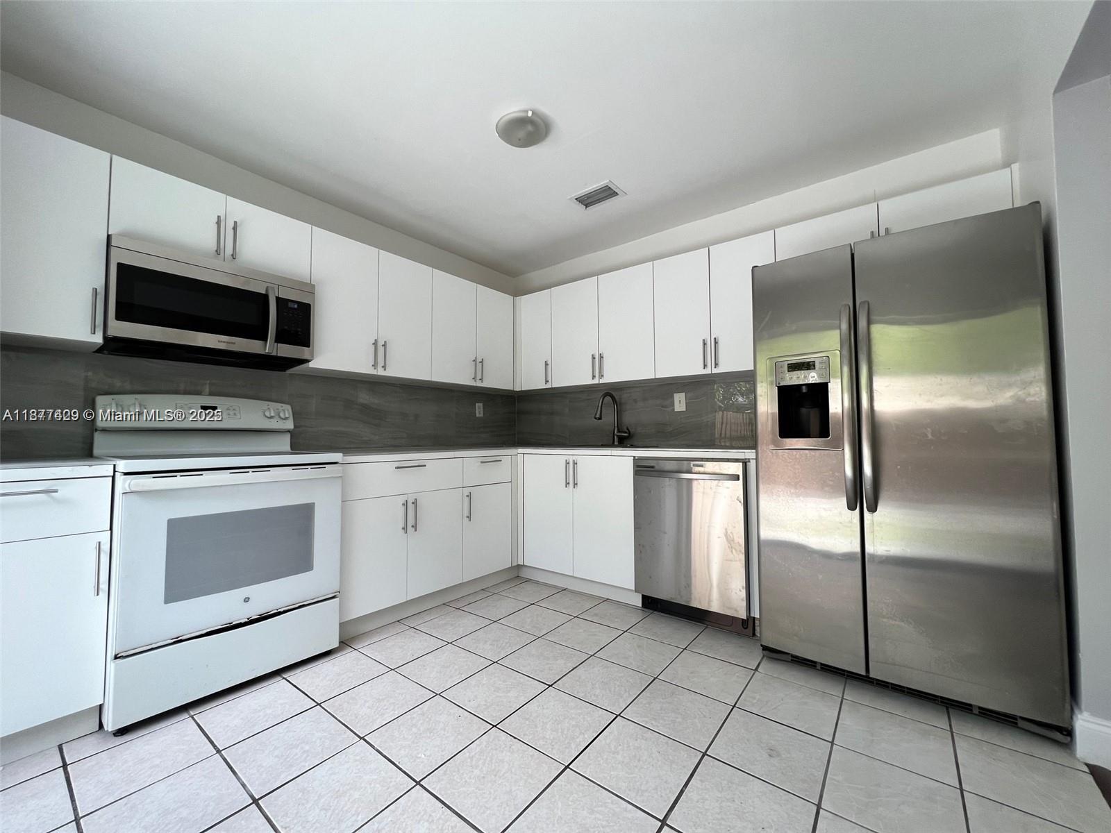  /   sq. ft. $ 2025-09-12 0 Photo