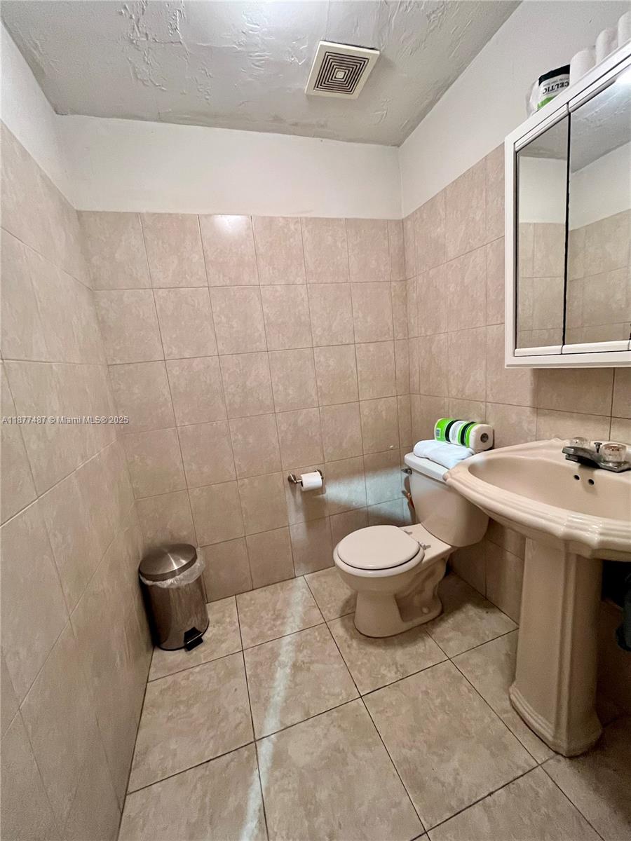   /   кв.футов $ 2025-09-12 0 Фото