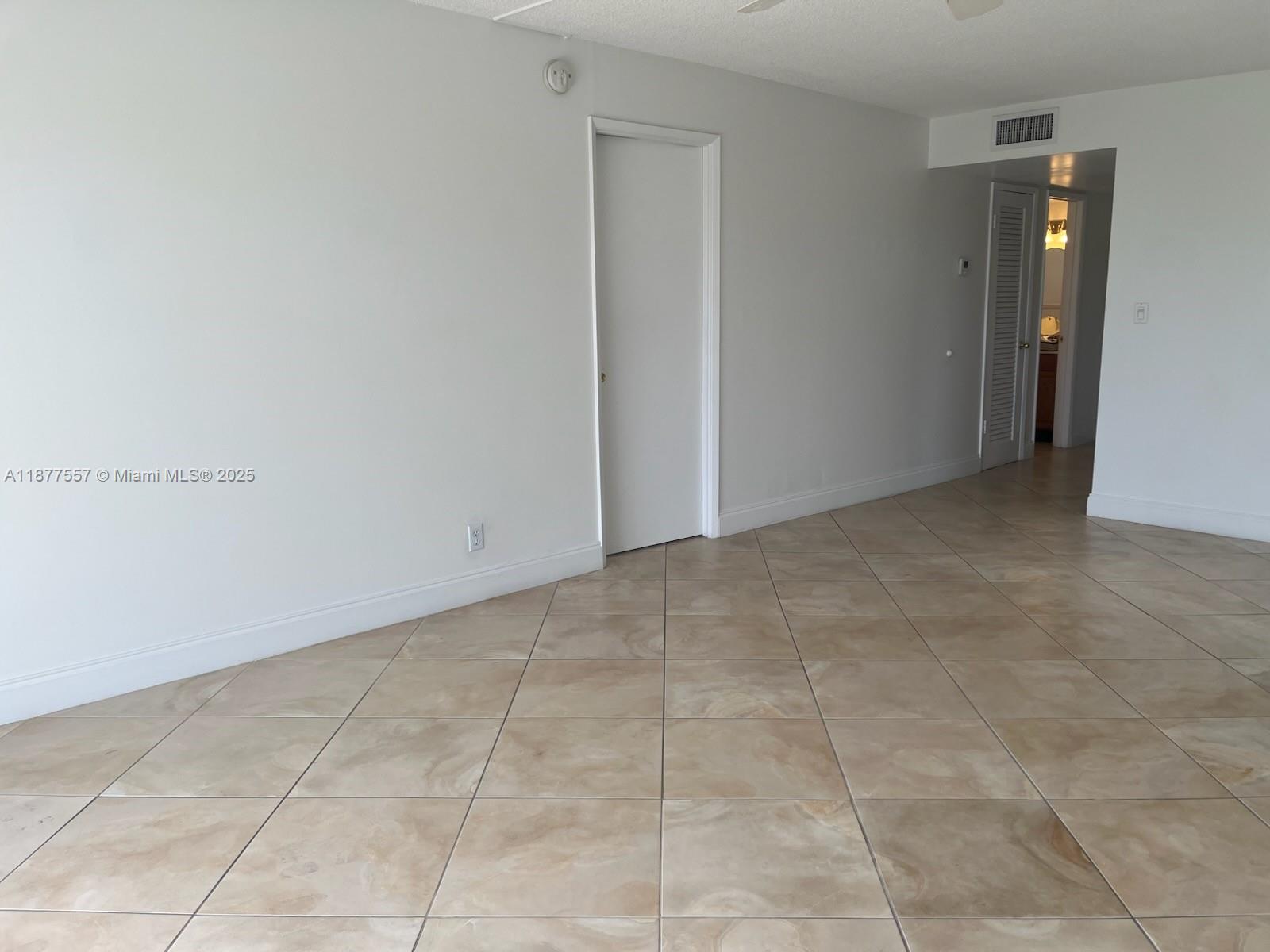 302 1 / 2 775 sq. ft. $ 2025-09-26 0 Photo