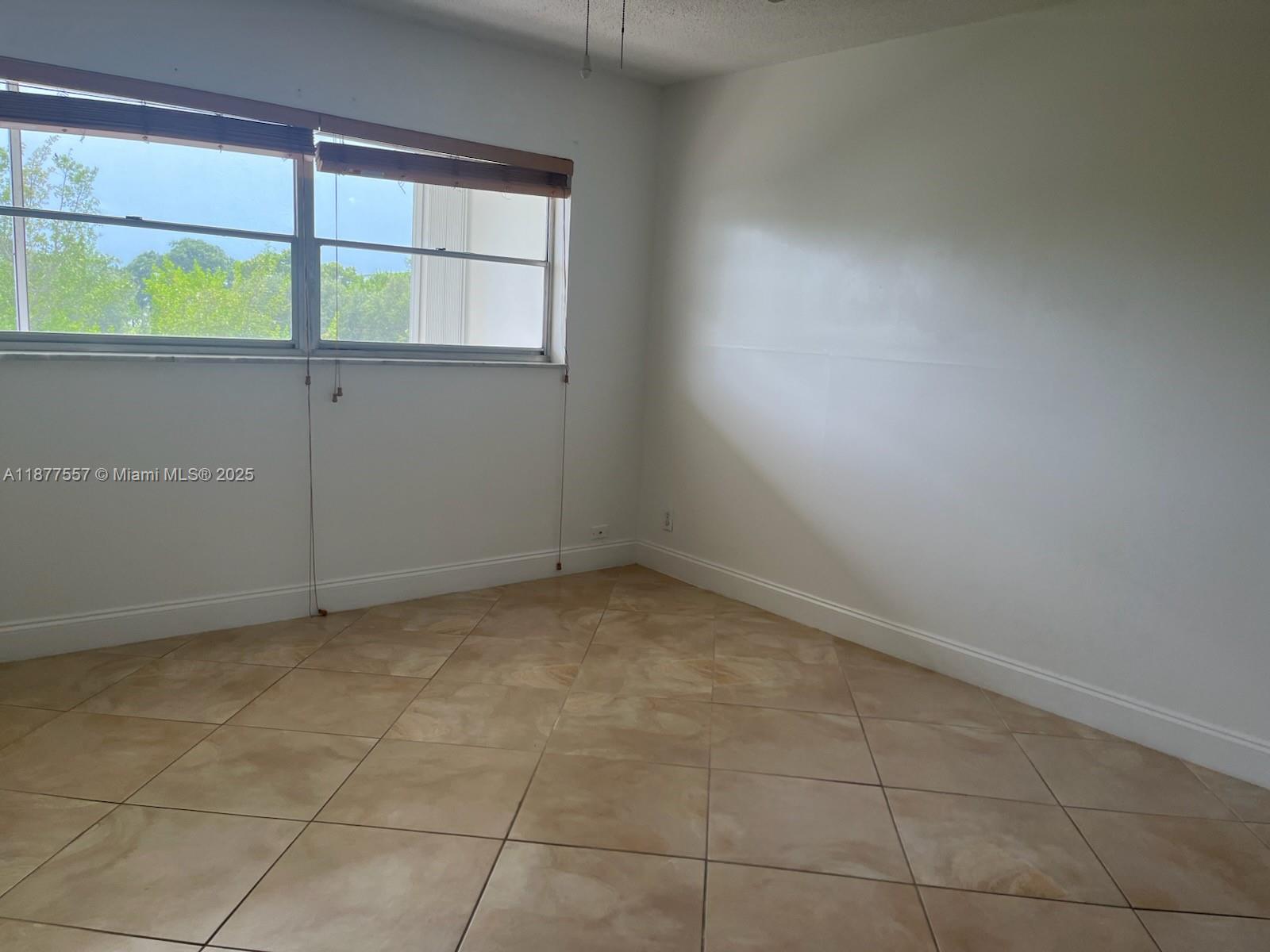 302 1 / 2 775 sq. ft. $ 2025-09-26 0 Photo