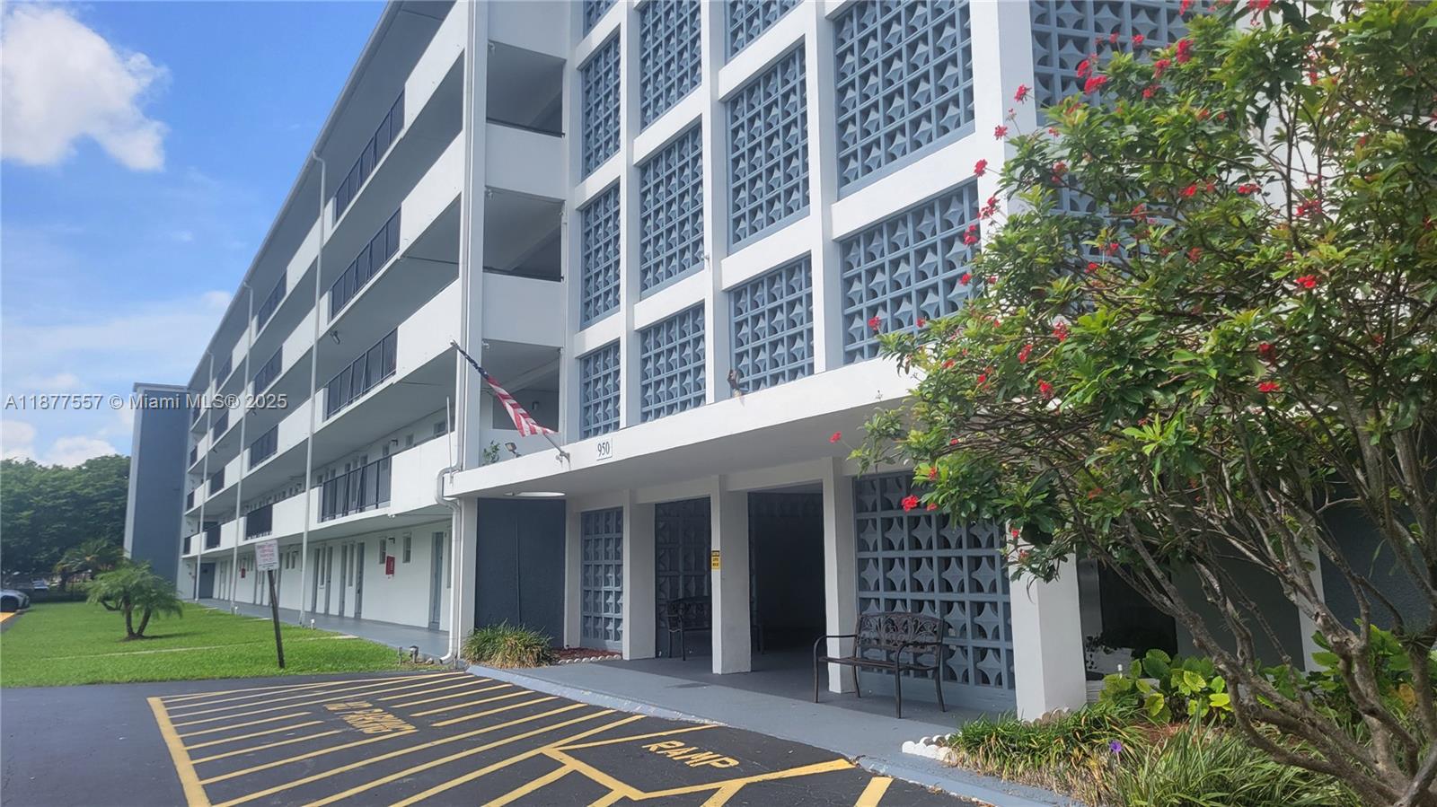 302 1 / 2 775 sq. ft. $ 2025-09-26 0 Photo