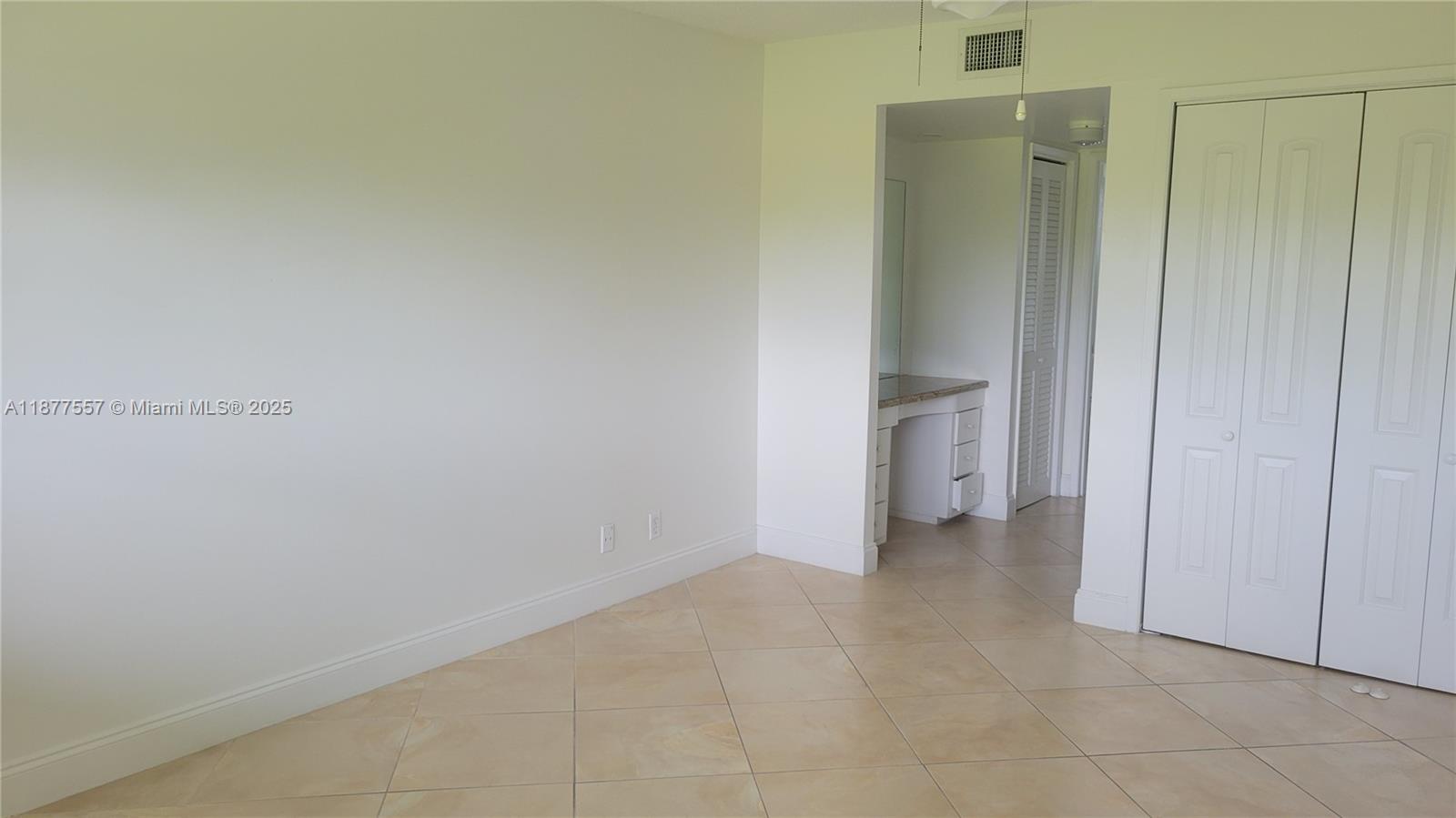 302 1 / 2 775 sq. ft. $ 2025-09-26 0 Photo