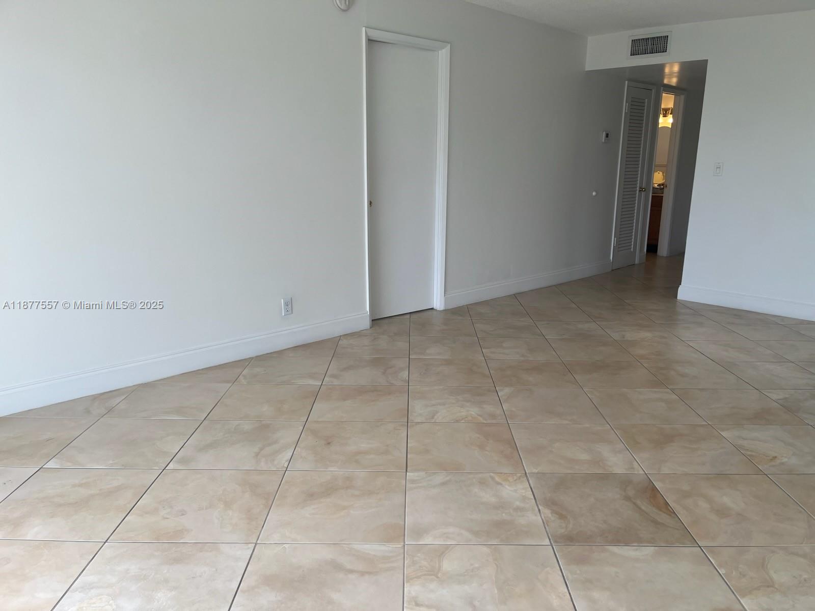 302 1 / 2 775 sq. ft. $ 2025-09-26 0 Photo