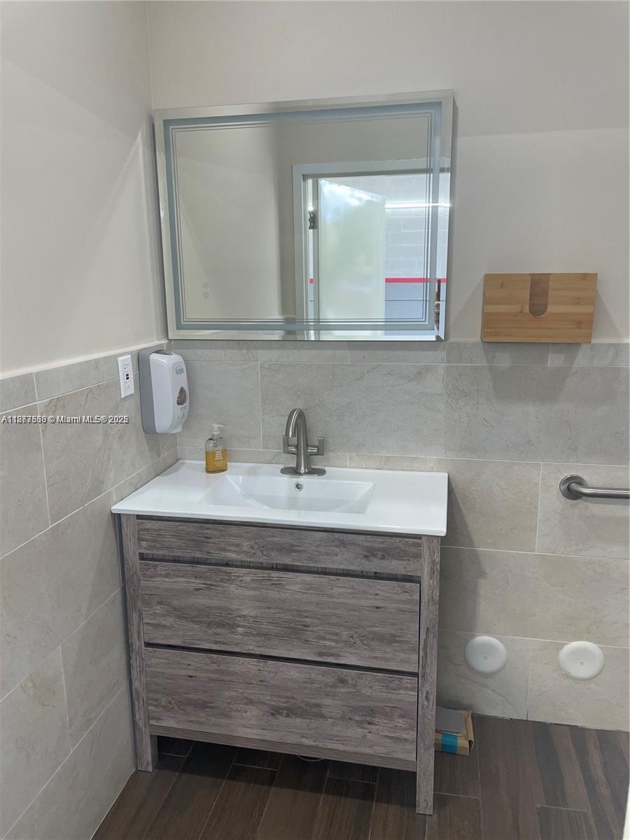 3  /   sq. ft. $ 2025-09-12 0 Photo