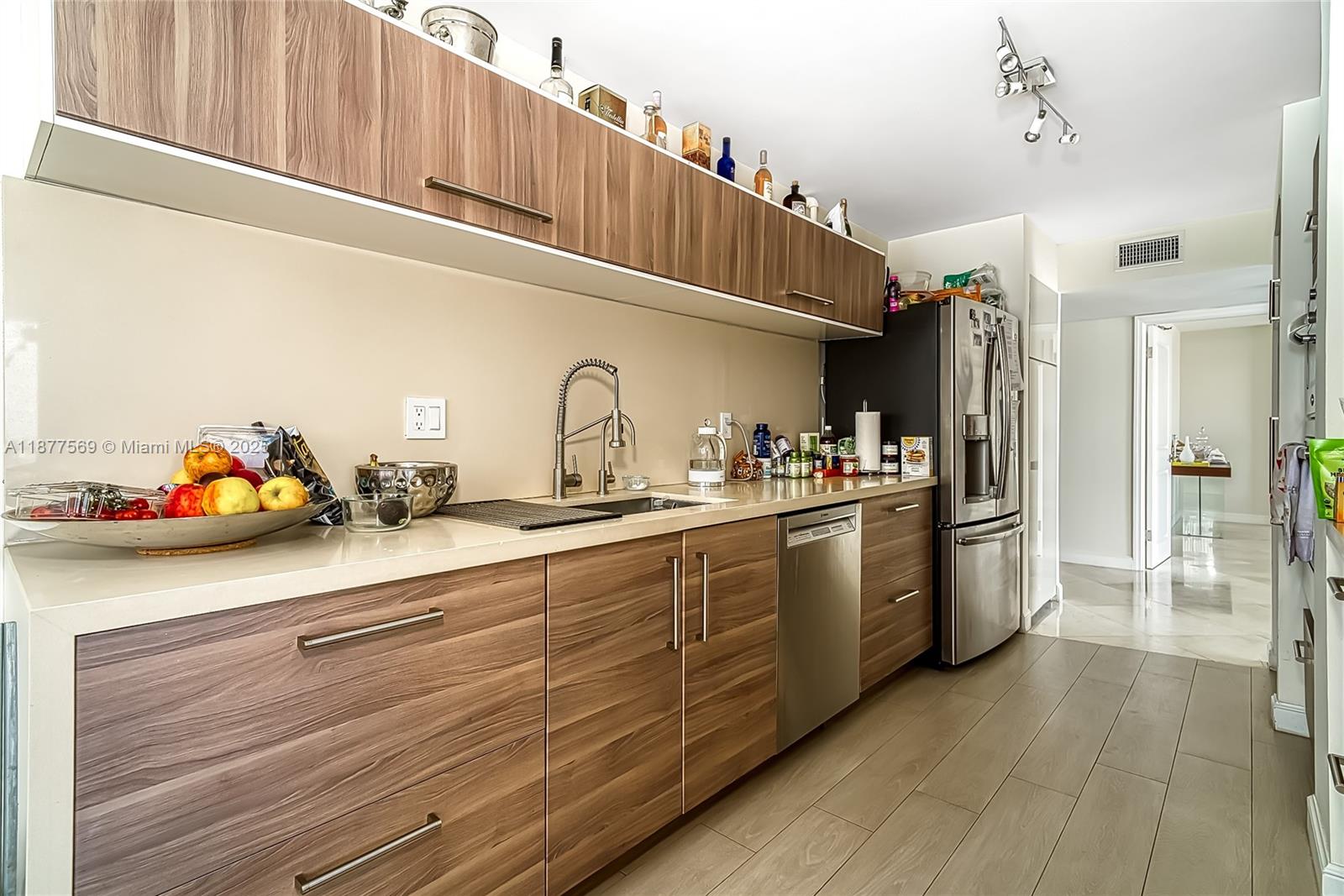 1709 3 / 3 1775 sq. ft. $ 2025-09-12 0 Photo
