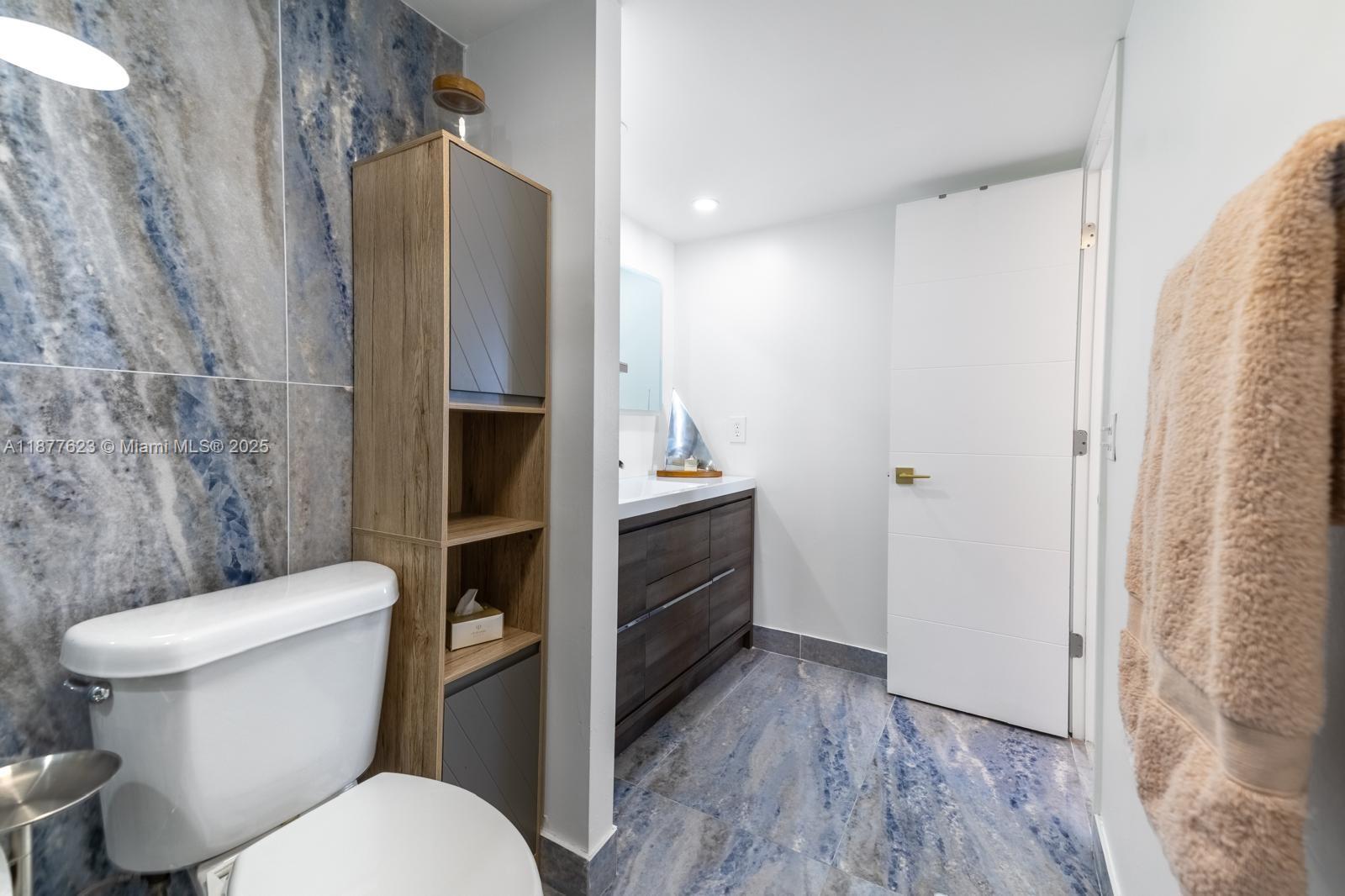 Photo of 2401 Ocean Dr  #2504, Hollywood, Florida, 33019 - 