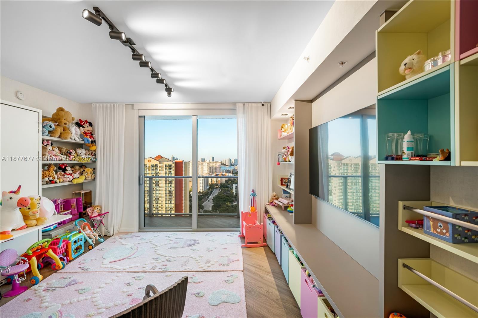 See details 5-2403 4 / 5 3094 sq. ft. $ 2025-09-12 0 Photo