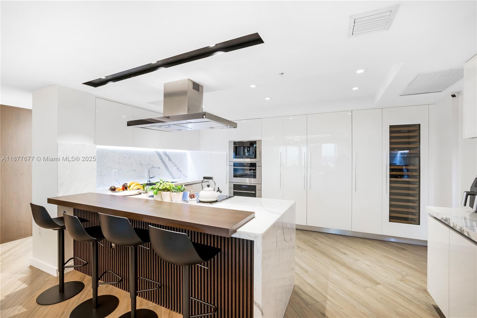 See details 5-2403 4 / 5 3094 sq. ft. $ 2025-09-12 0 Photo