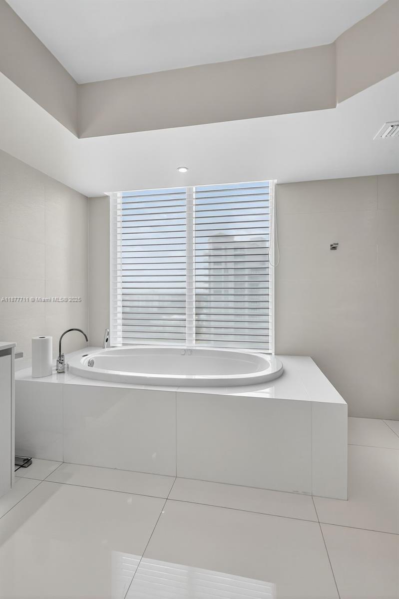 Photo of 3370 Hidden Bay Dr  #2915, Aventura, Florida, 33180 - 