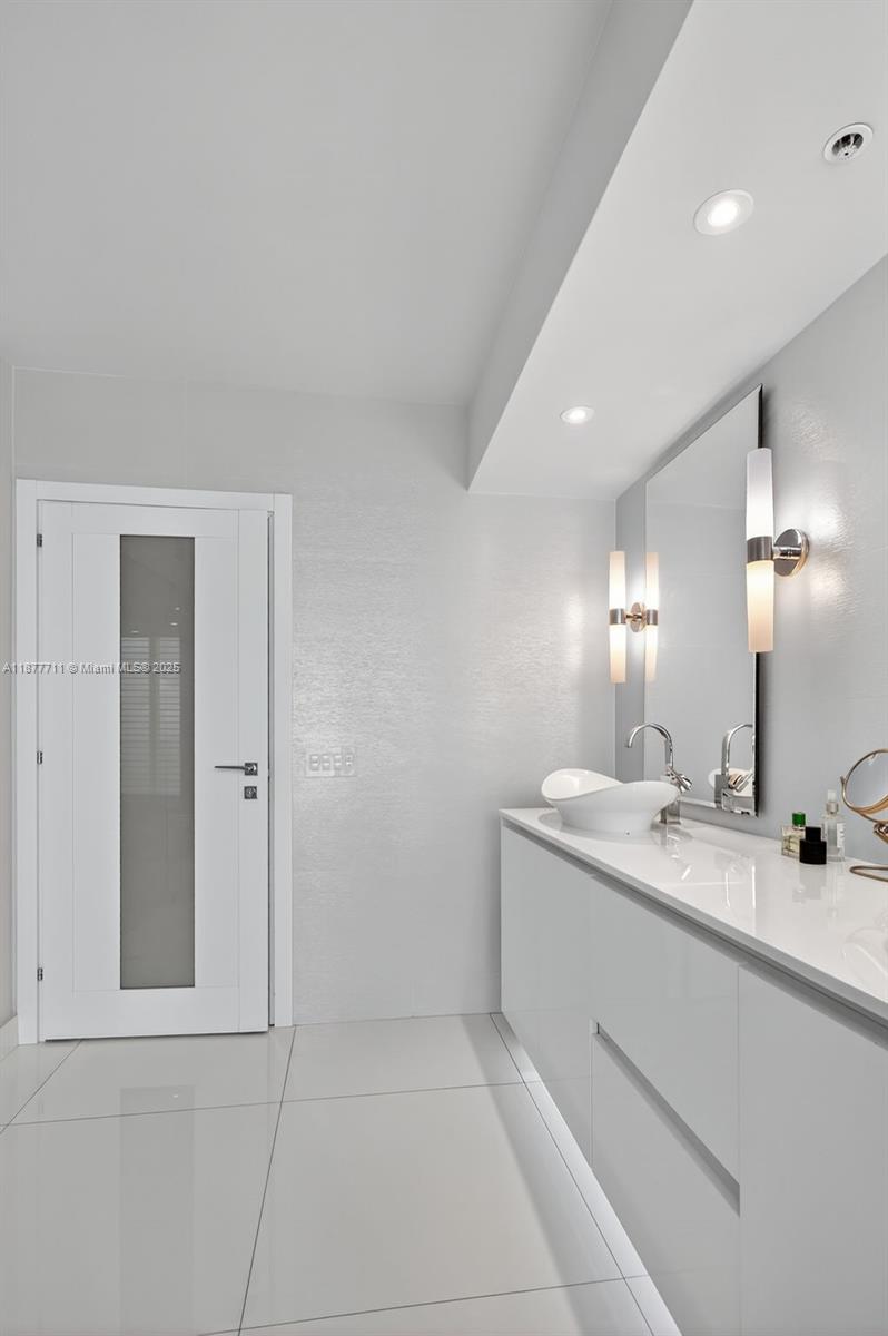 Photo of 3370 Hidden Bay Dr  #2915, Aventura, Florida, 33180 - 