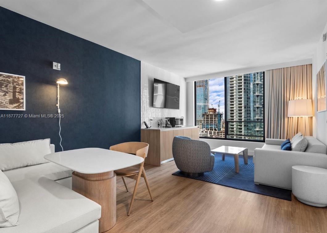 See details 1618 1 / 1 567 sq. ft. $ 2025-10-15 0 Photo