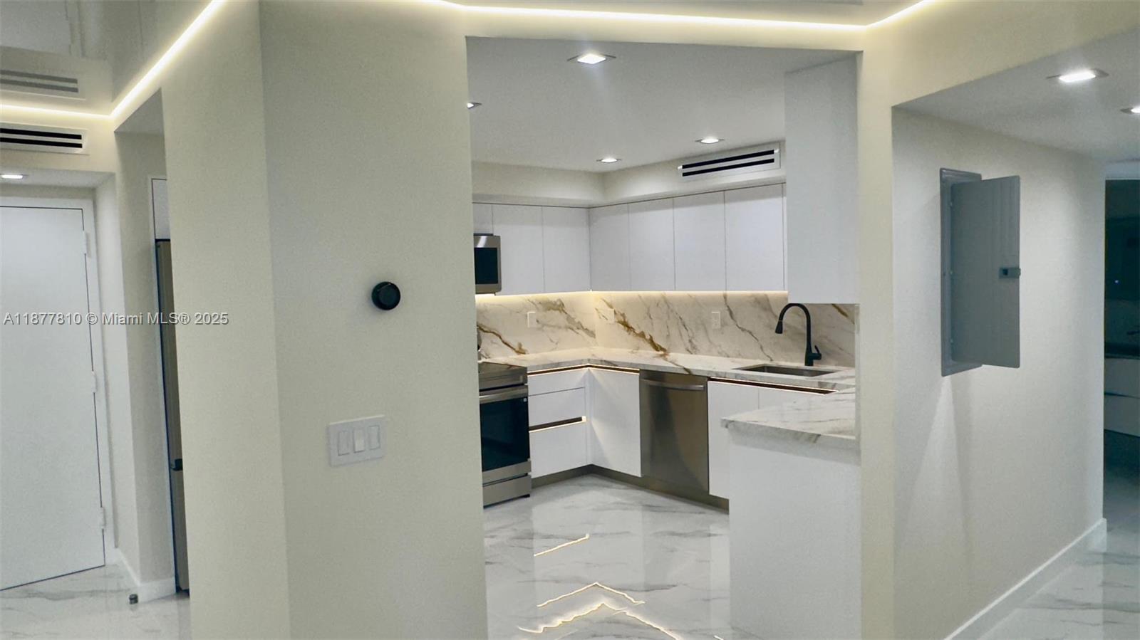 Photo of 3500 Mystic Pointe Dr  #1107, Aventura, Florida, 33180 - 