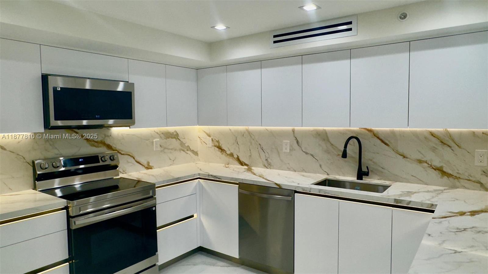 Photo of 3500 Mystic Pointe Dr  #1107, Aventura, Florida, 33180 - 
