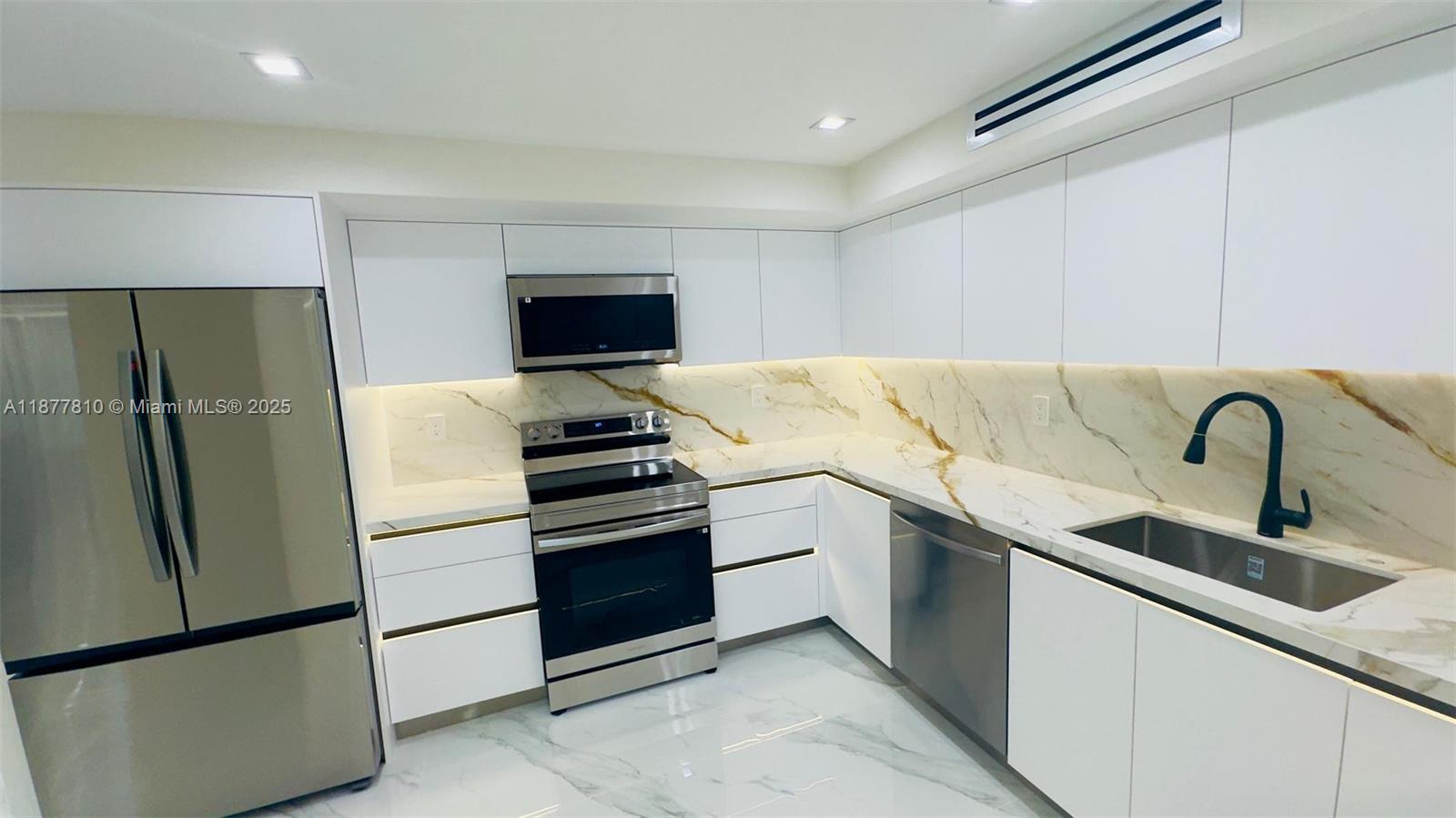 Photo of 3500 Mystic Pointe Dr  #1107, Aventura, Florida, 33180 - 