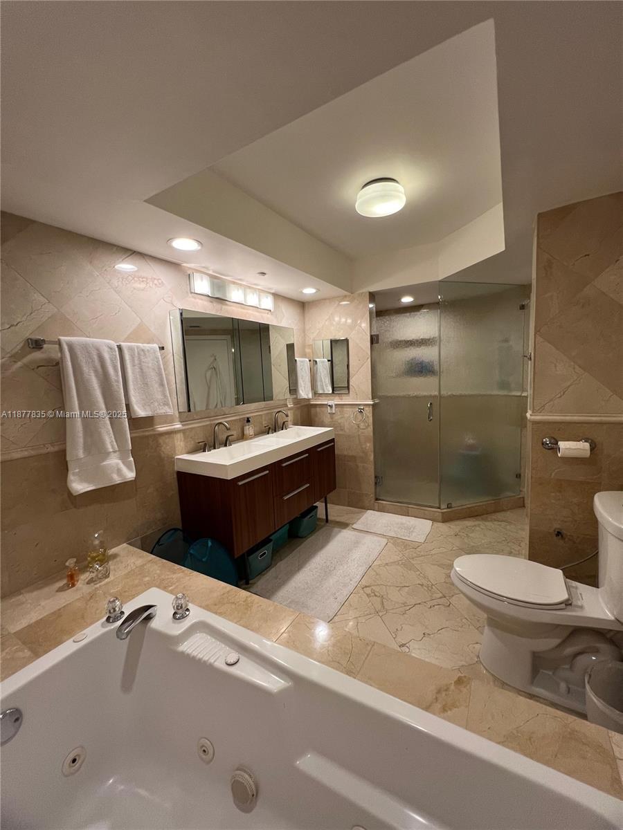 Photo of 16400 Collins Ave  #1545, Sunny Isles Beach, Florida, 33160 - Master Bathroom