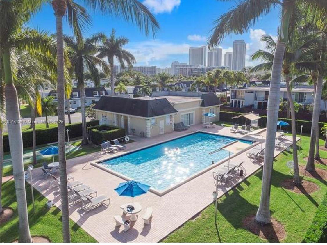 Photo of 2413 10th St (2413), Hallandale Beach, Florida, 33009 - Community Pool