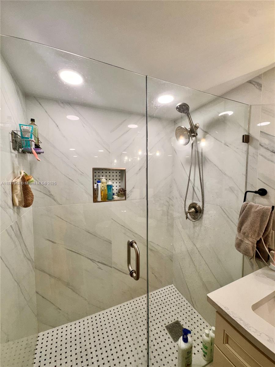 Photo of 2413 10th St  (2413), Hallandale Beach, Florida, 33009 - Primary Shower