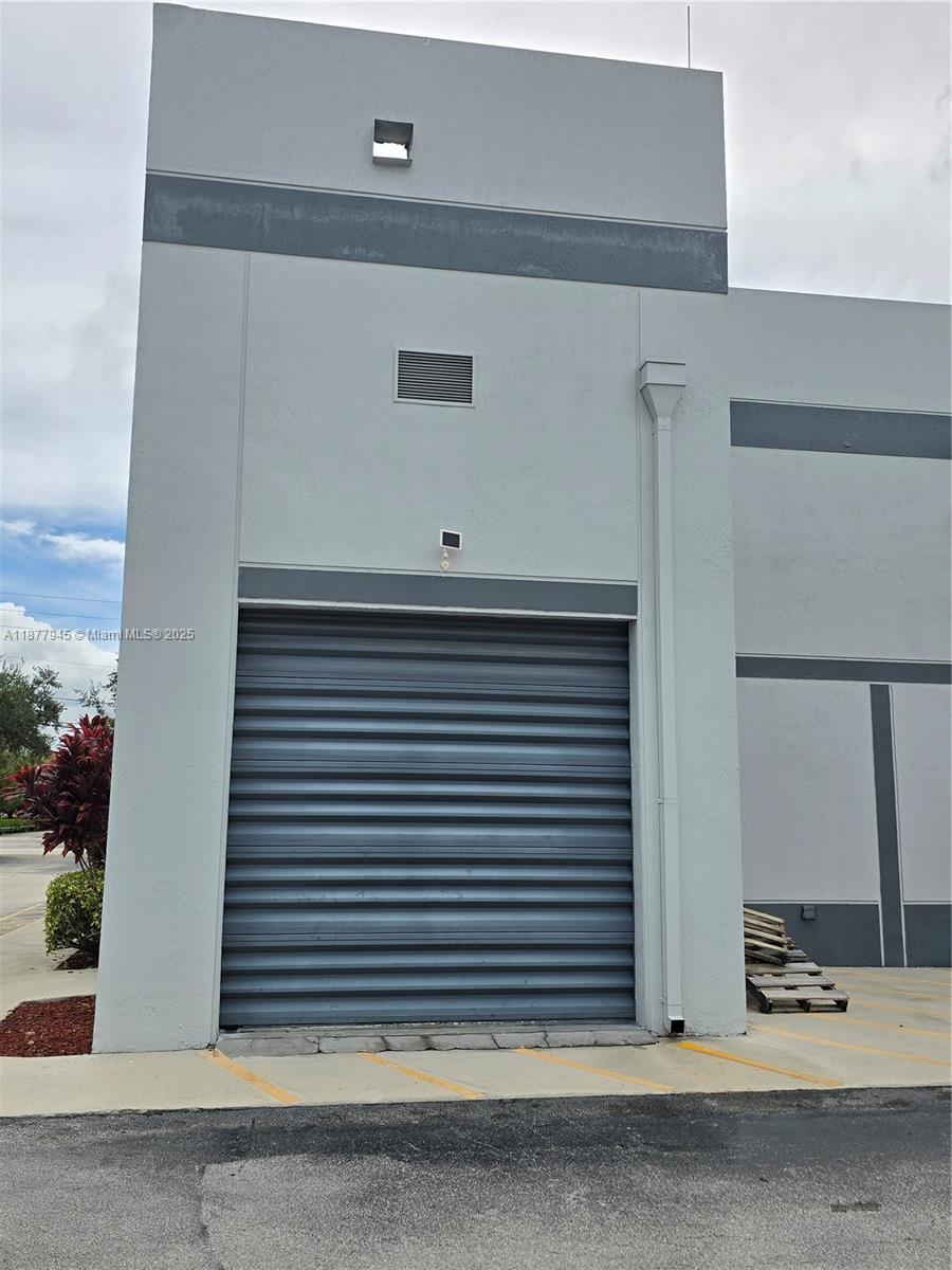 See details 105 / sq. ft. $ 2025-09-13 0 Photo