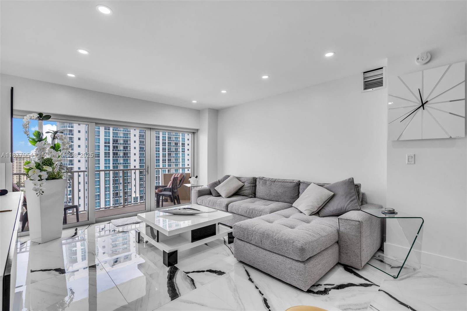 15B 1 / 1 798 sq. ft. $ 2025-09-13 0 foto