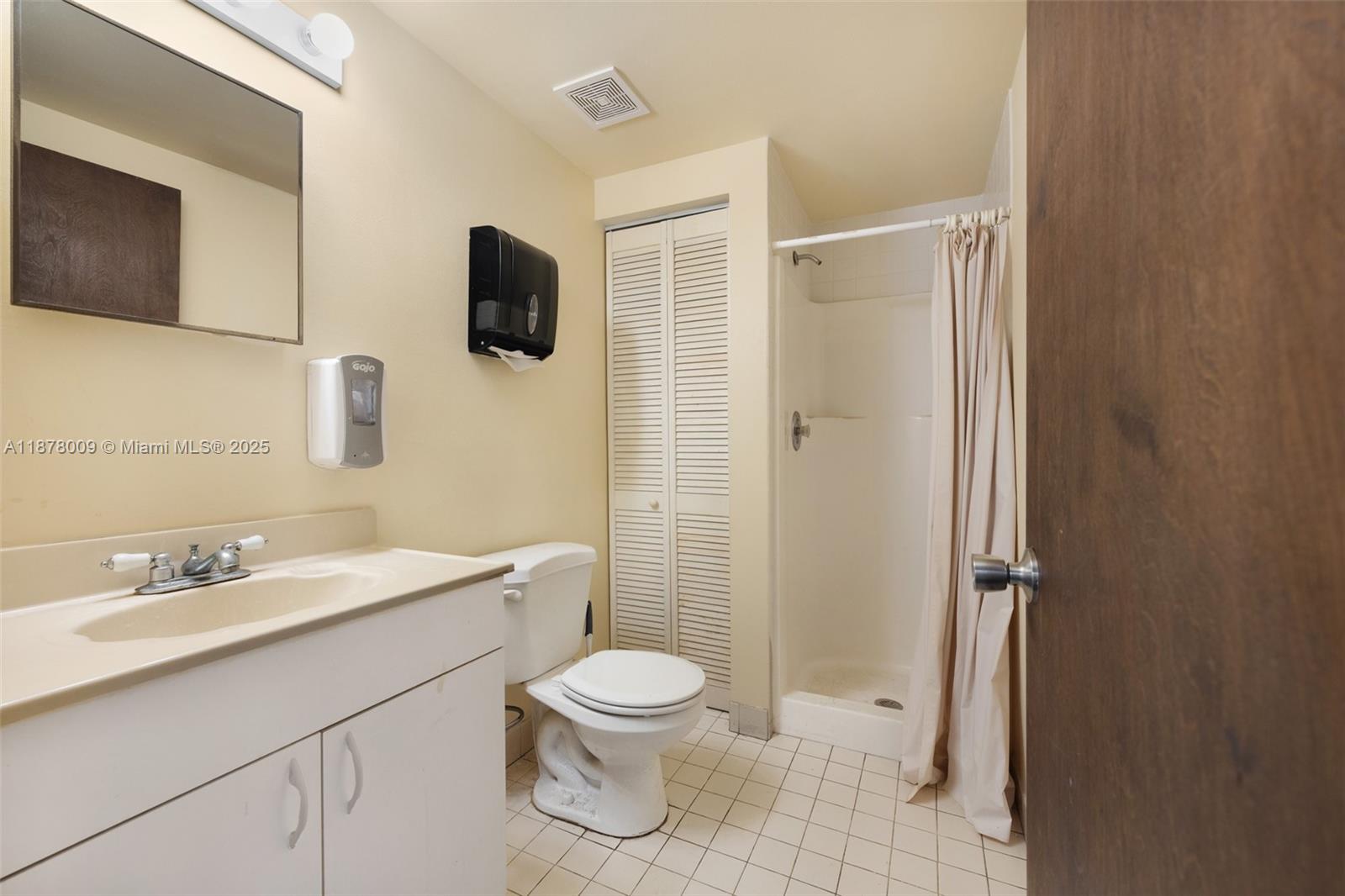 See details / sq. ft. $ 2025-09-28 0 Photo