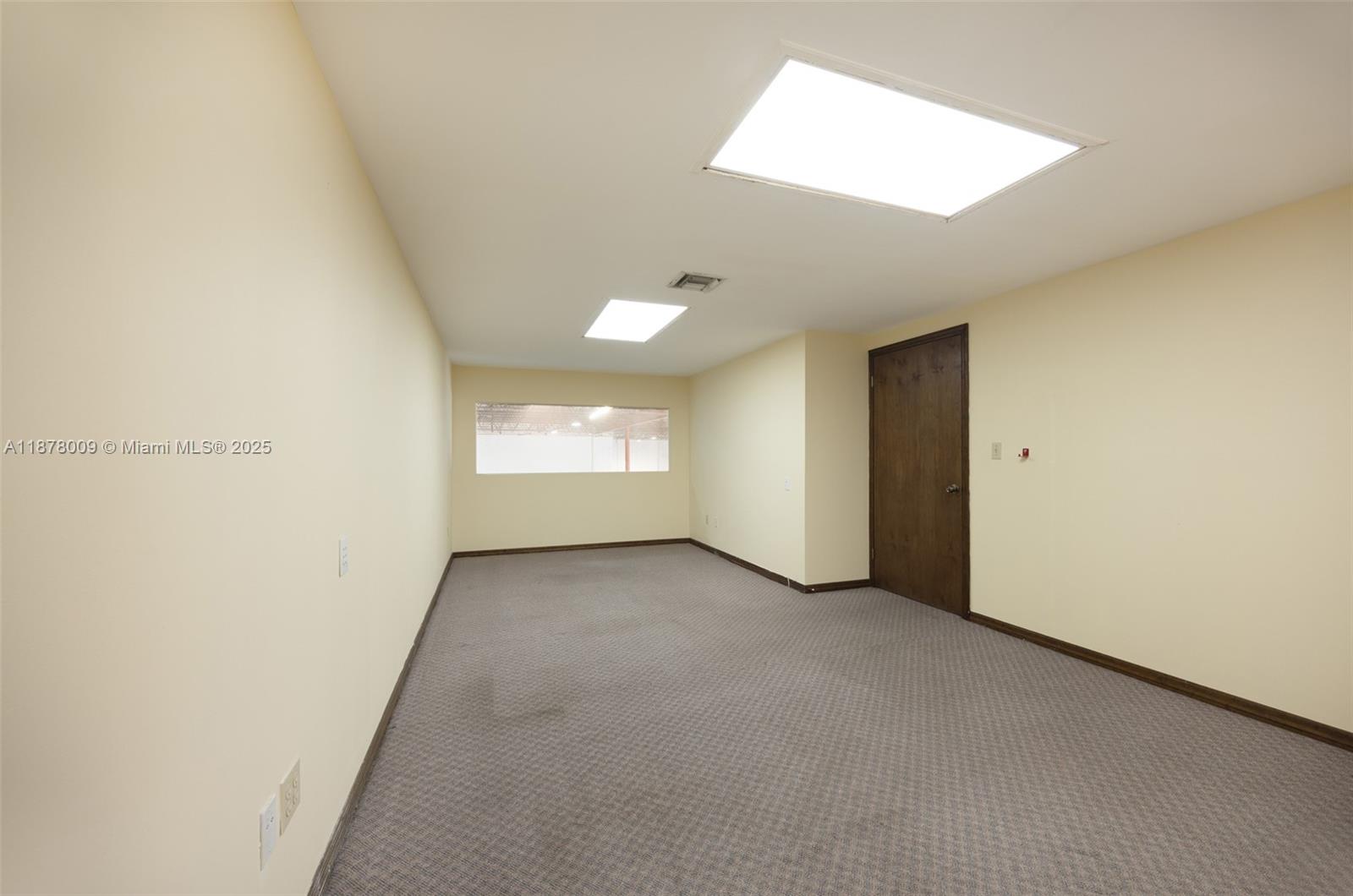See details / sq. ft. $ 2025-09-28 0 Photo