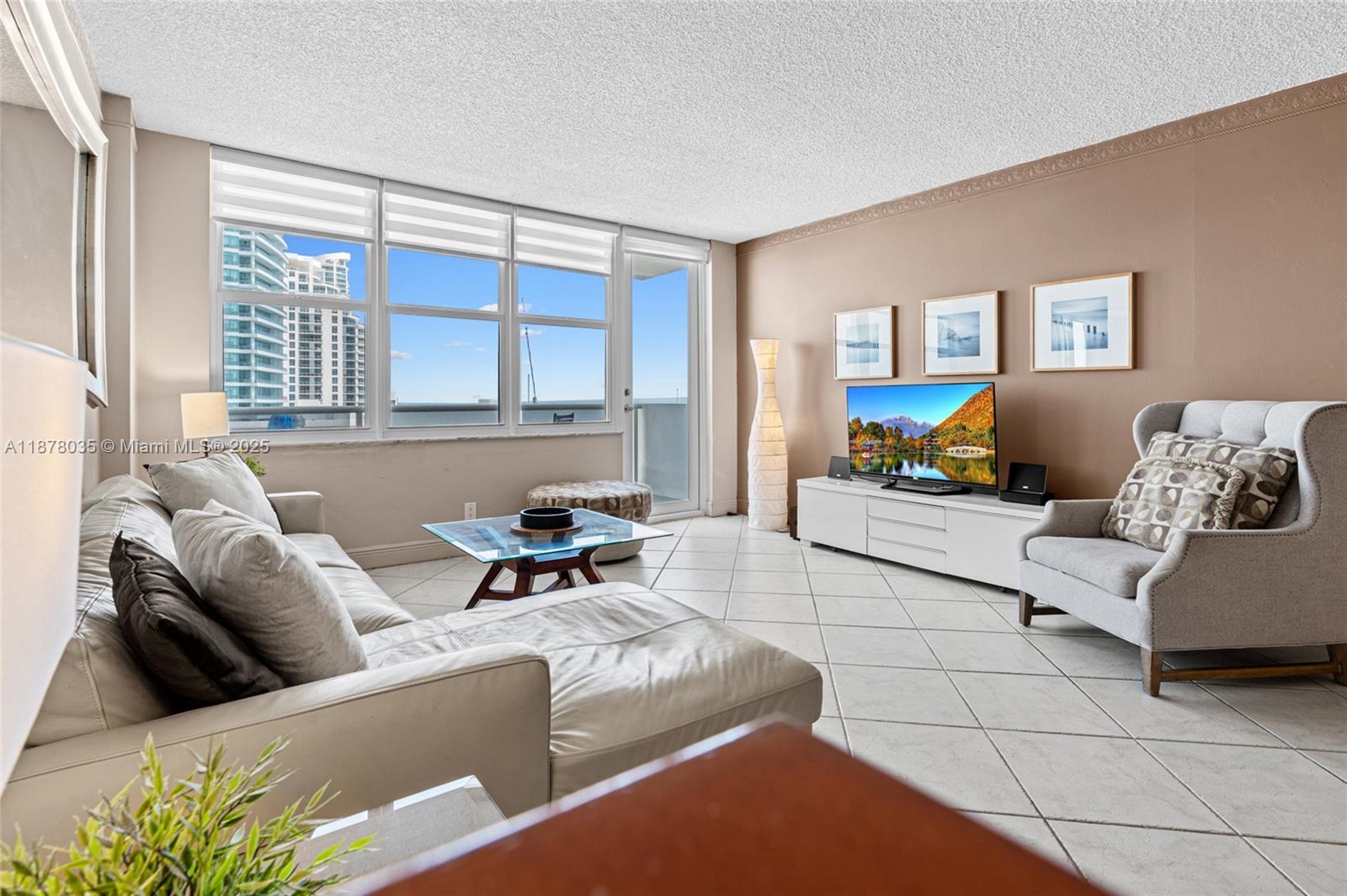 Photo of 3725 Ocean Dr  #1609, Hollywood, Florida, 33019 - 